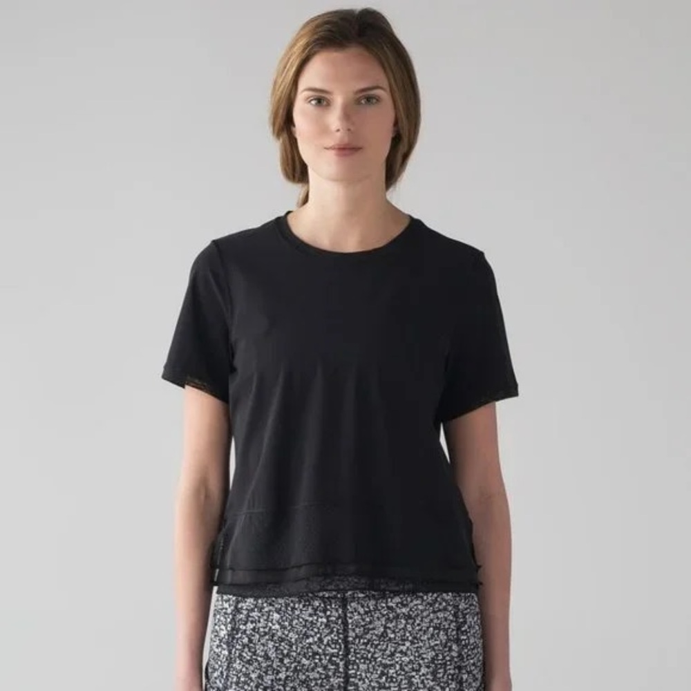 Lululemon Sole Training Short Sleeve T Shirt 12 Black Mesh Ruffle Trim Hem Top